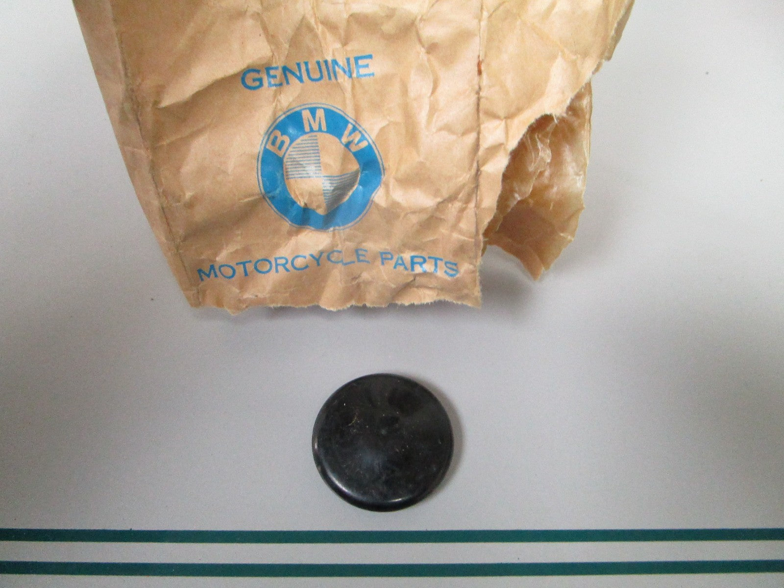 NEW OEM 32722072179 2072179 BMW Cap 0810