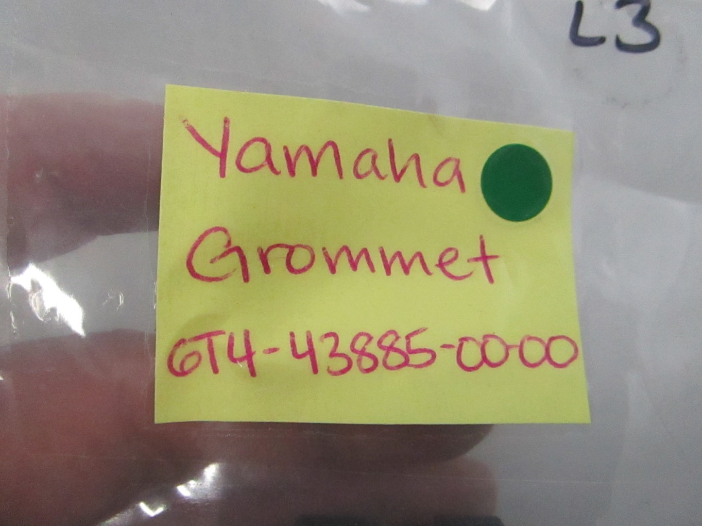 NEW OEM (LOT OF 3) 6T4-43885-00-00 Yamaha Grommet 0810