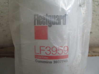 *NEW* (LOT OF 3) 0820 Fleetguard Fuel Filter LF3959 For Cummins 3937743