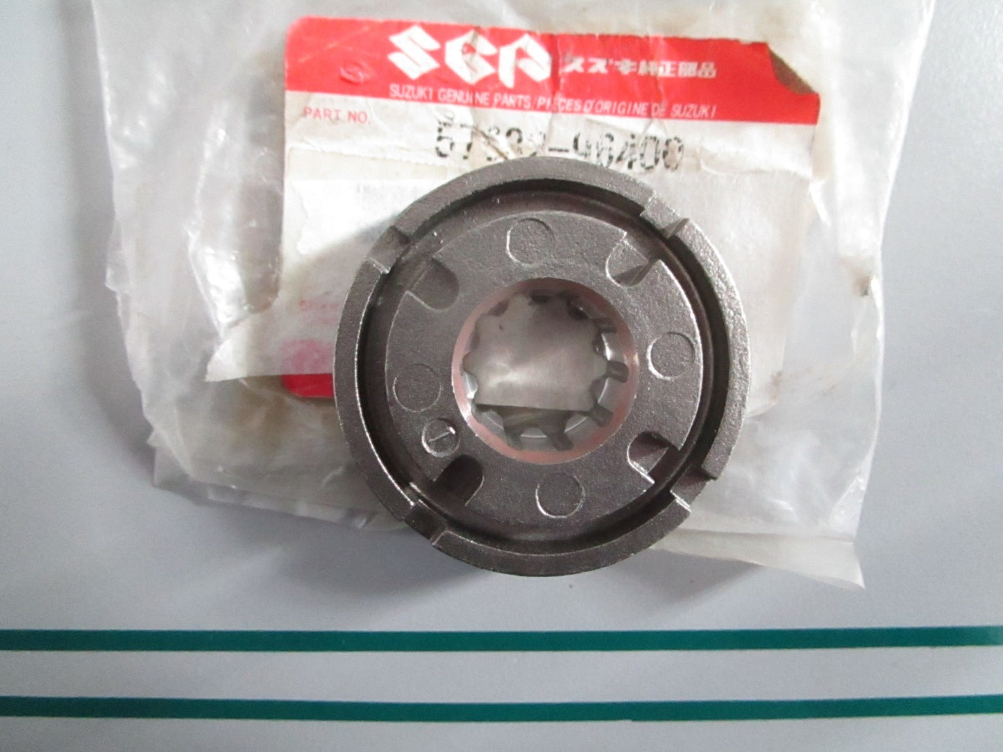 NEW OEM 57632-95305 Suzuki Propeller Bush Stopper 0820