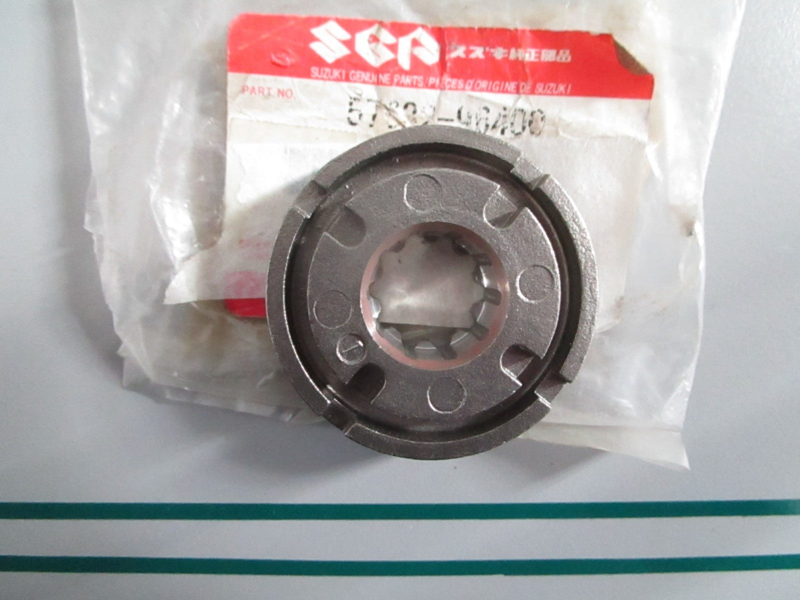 NEW OEM 57632-95305 Suzuki Propeller Bush Stopper 0820