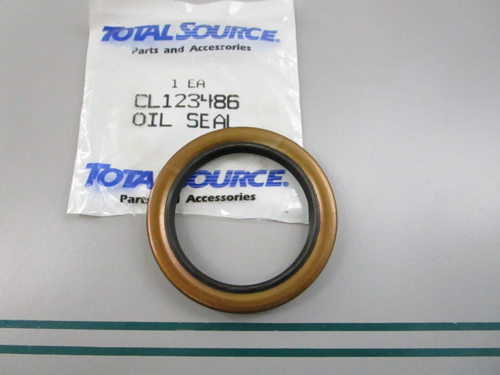 NEW CL123486 For: Clark Total Source Oil Seal 0810