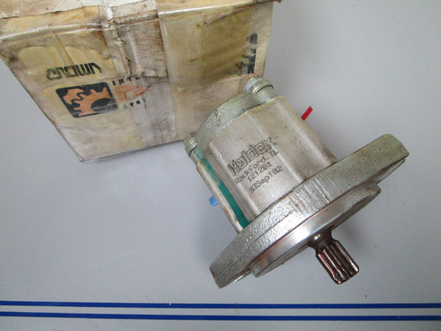 NEW OEM 121201 Crown Hydraulic Pump 0720