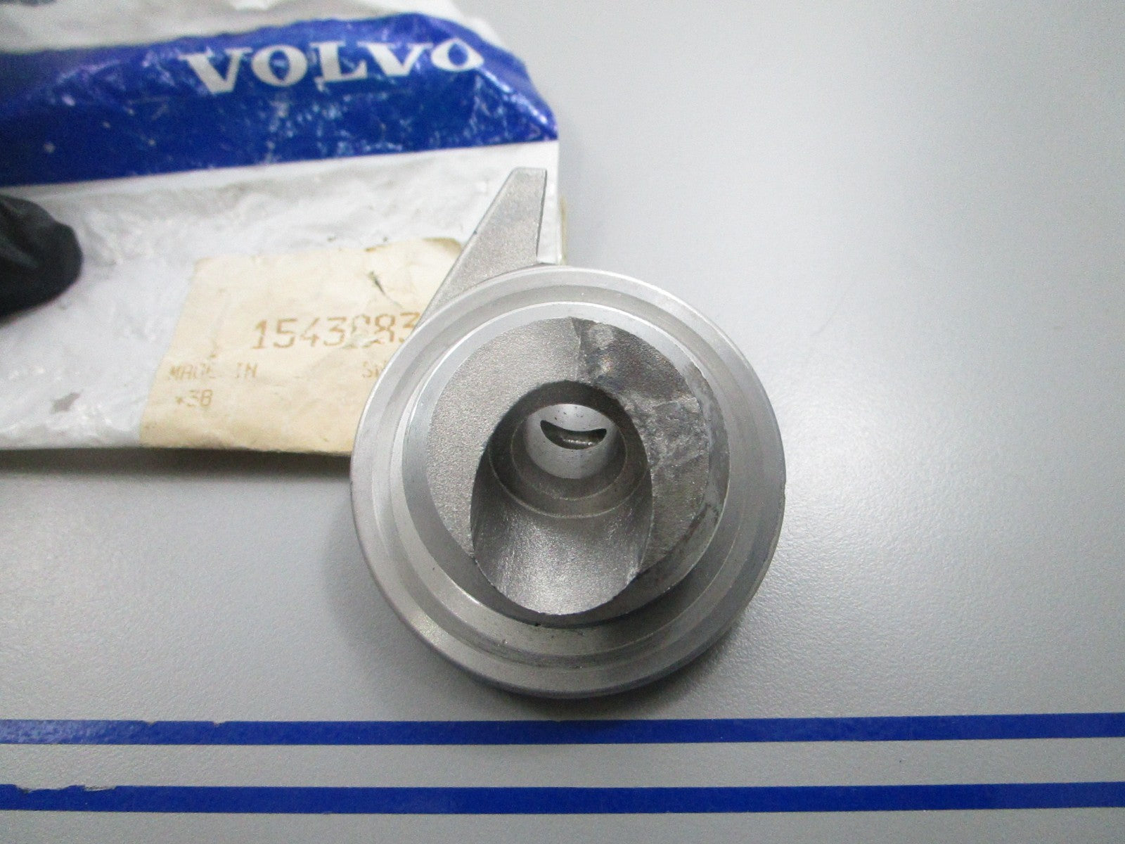 *NEW OEM* 0810 Volvo Penta Retainer 1543883