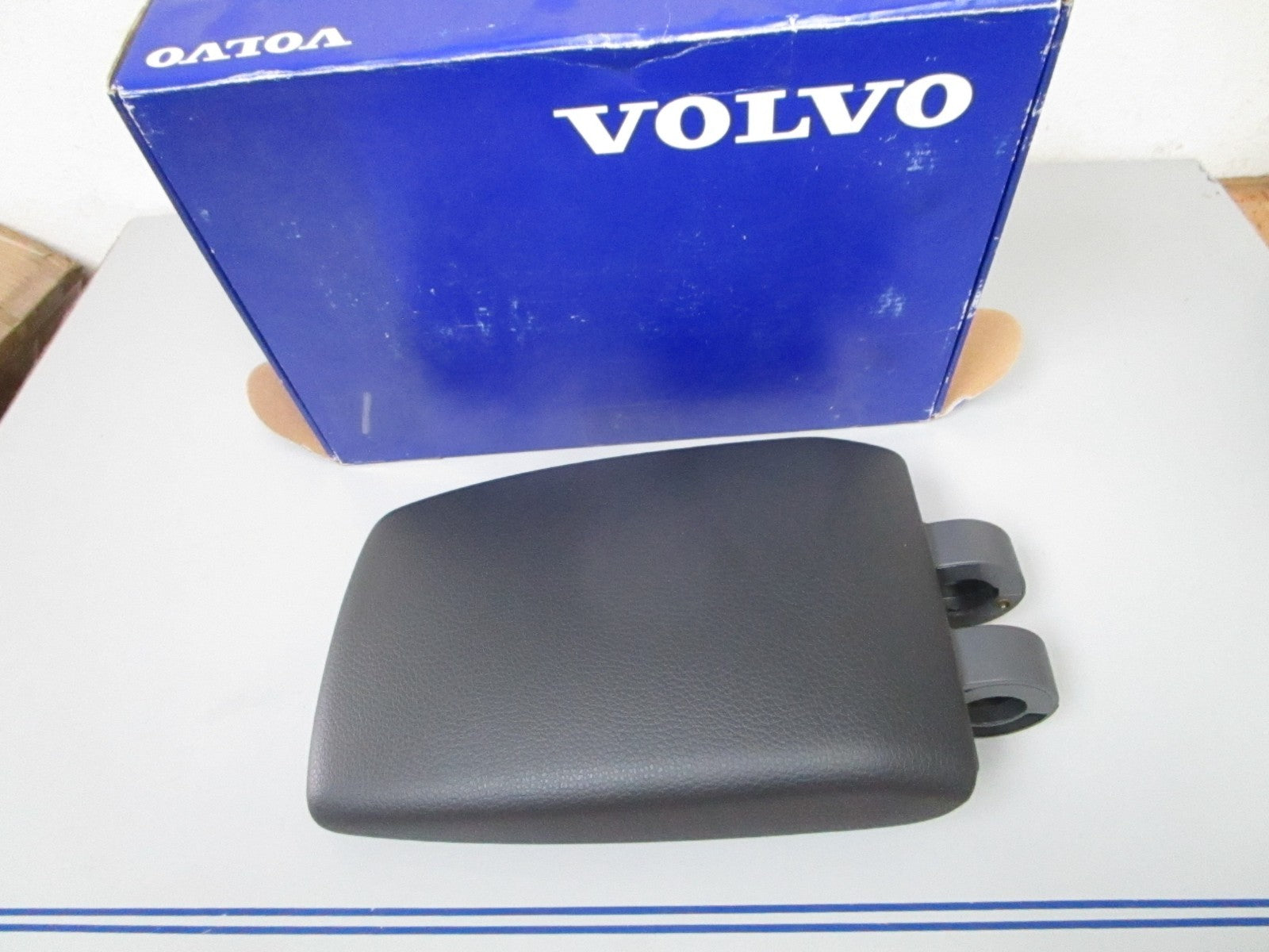 *NEW OEM* 0720 Volvo Penta 2001- 2004 Front Center Console Arm Rest 39895388