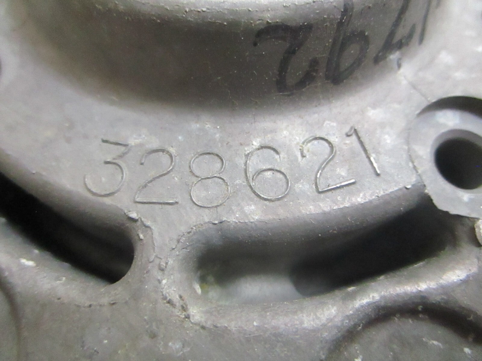 *NEW OEM* 0820 OMC Johnson Evinrude Crankcase Head Assy 393613 0393613 328621