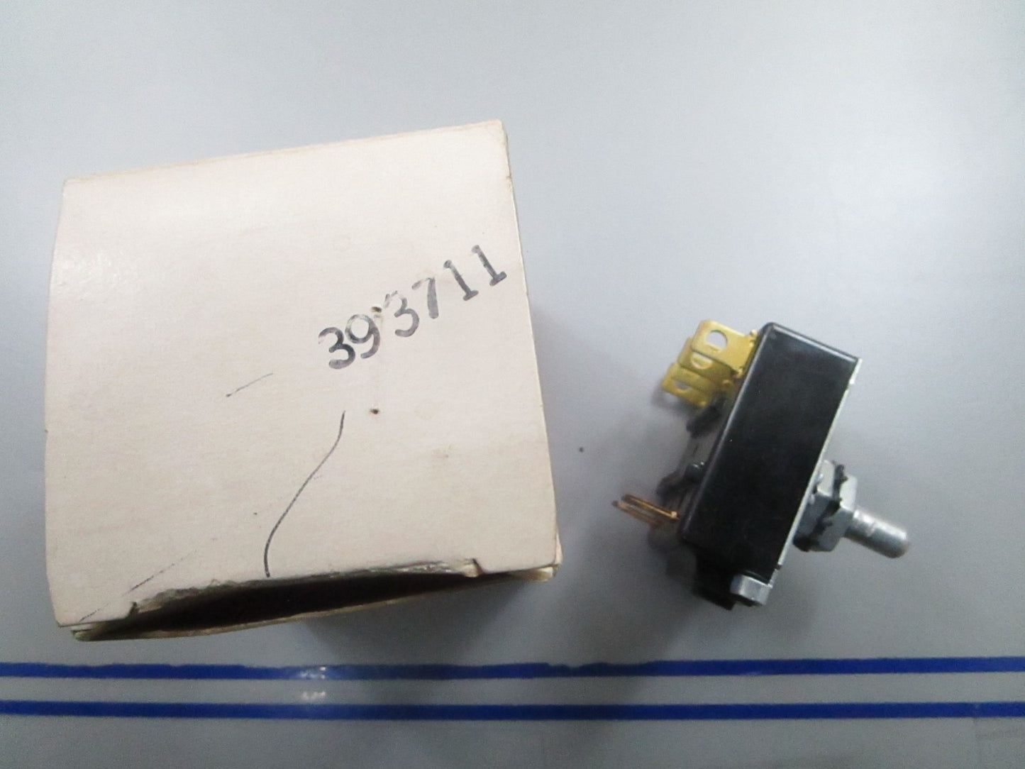 *NEW OEM* 0810 OMC Johnson Evinrude Switch 393711 0393711