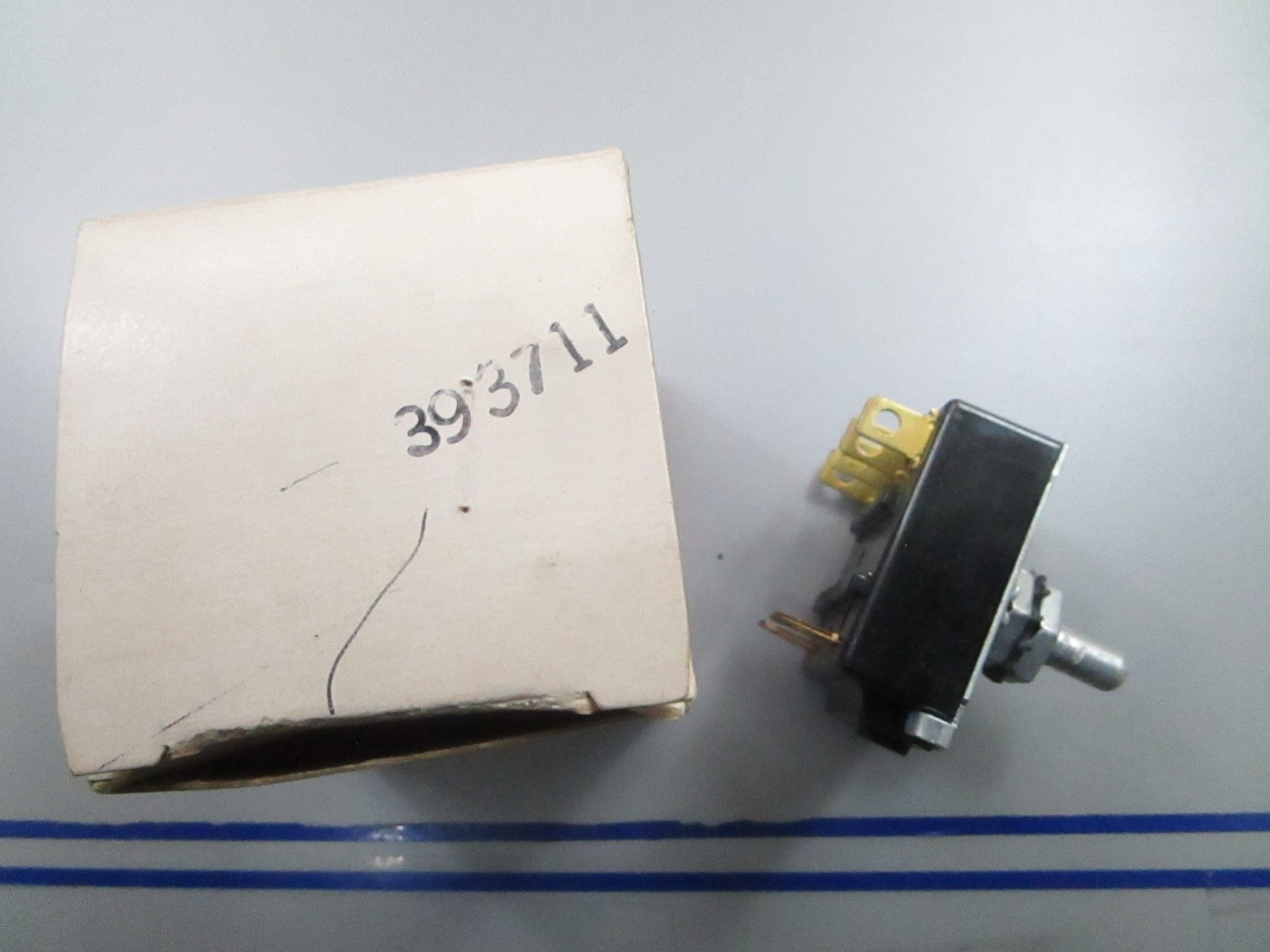 *NEW OEM* 0810 OMC Johnson Evinrude Switch 393711 0393711