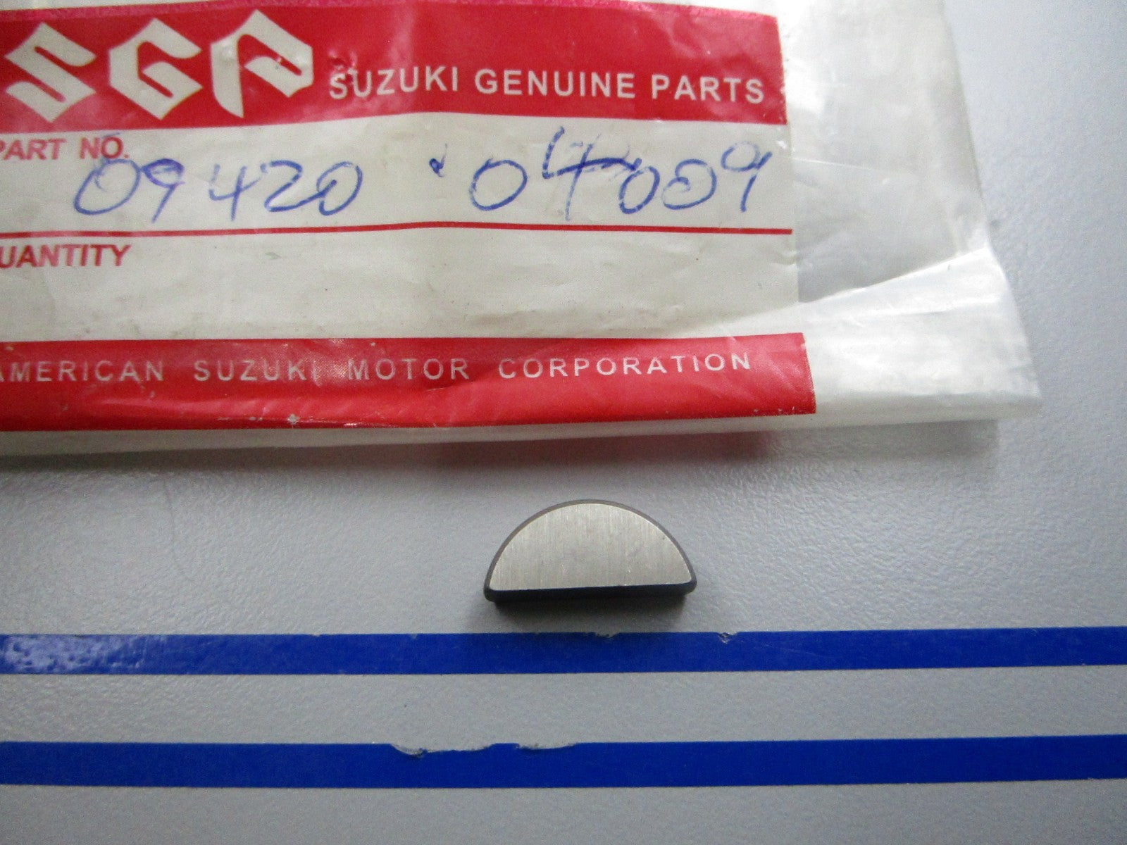 *NEW OEM* 0810 Suzuki Key 09420-04009
