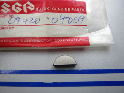*NEW OEM* 0810 Suzuki Key 09420-04009