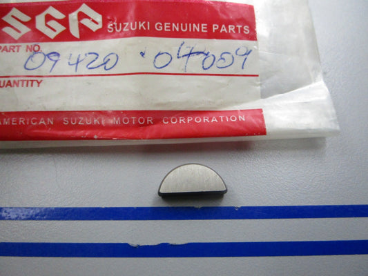 *NEW OEM* 0810 Suzuki Key 09420-04009
