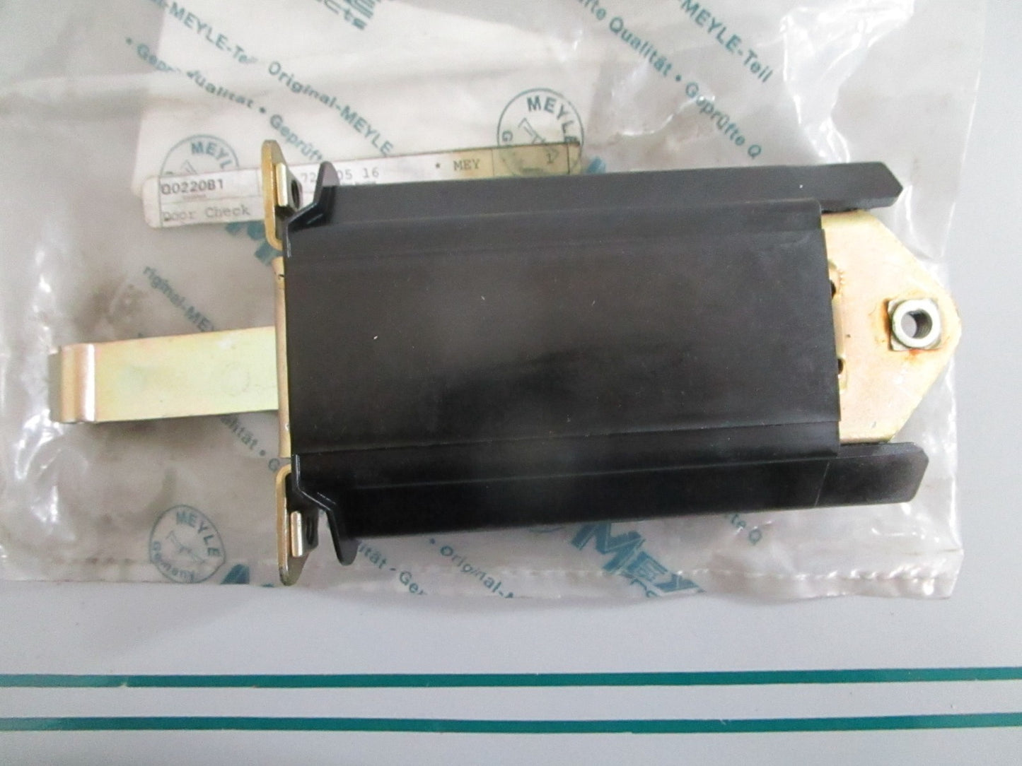 NEW OEM 1267200518 Mercedes-Benz Door Check 0820