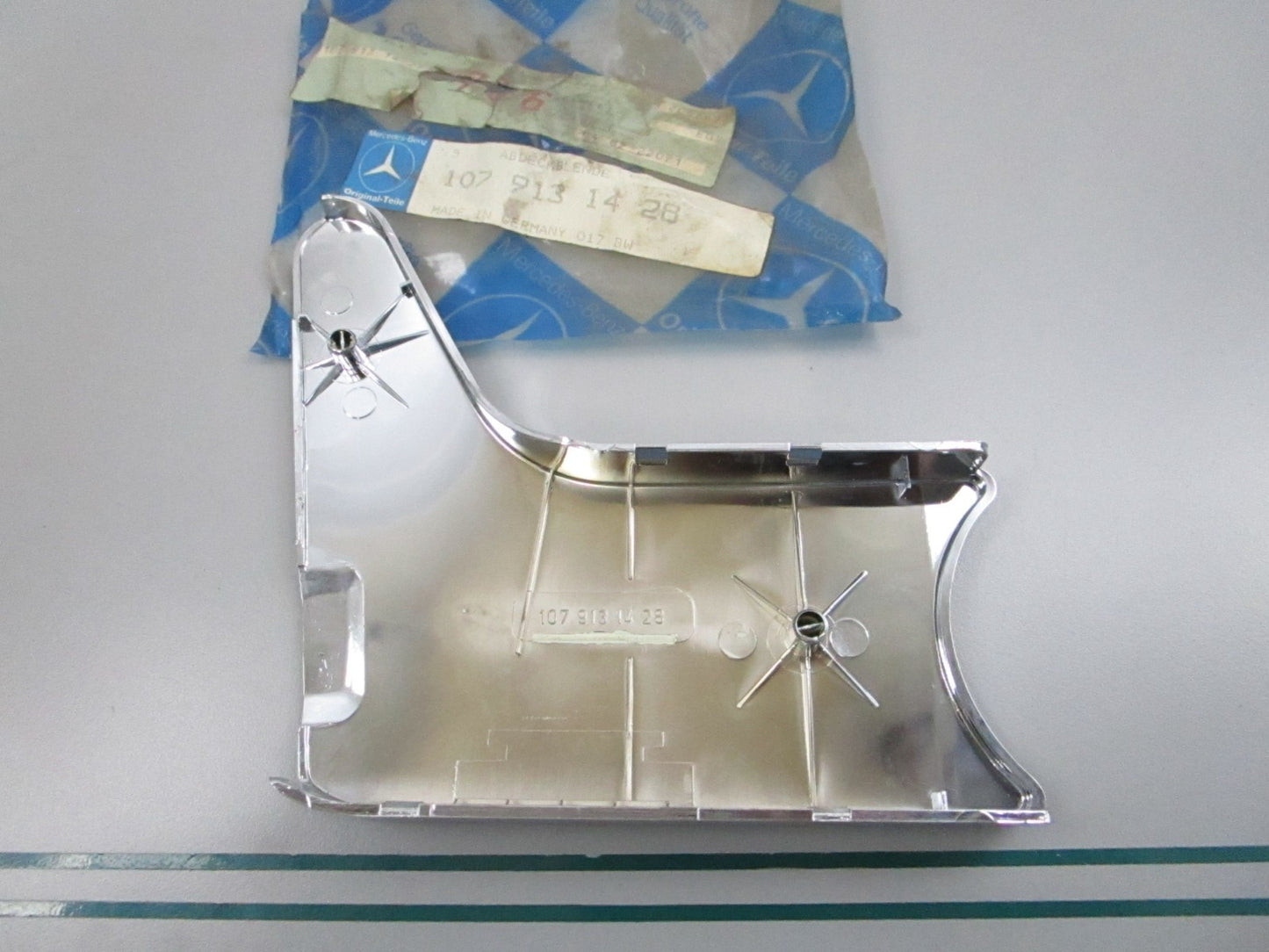 NEW OEM 1079131428 Mercedes-Benz Cover 0810