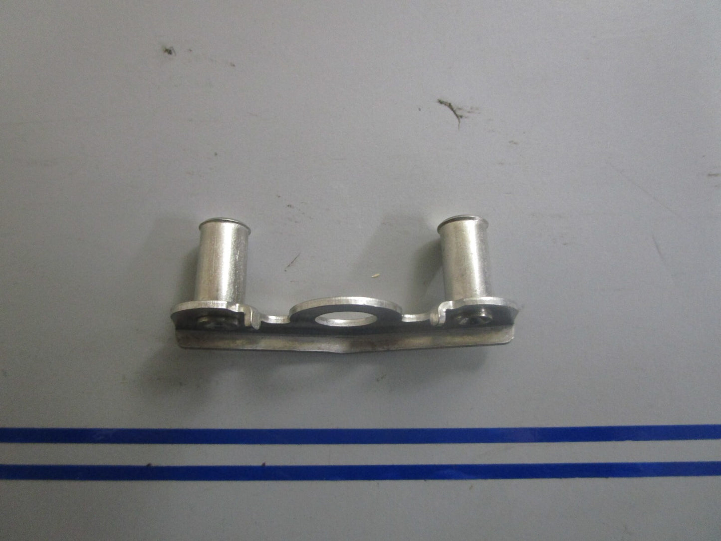 *NEW OEM* 0810 OMC Johnson Evinrude Baffle Bracket 5006526