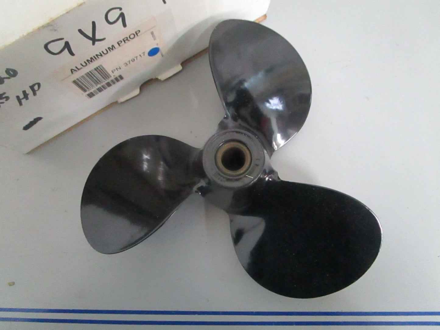 *NEW OEM* 0820 OMC Johnson Evinrude 9×9 Propeller 379717 0379717