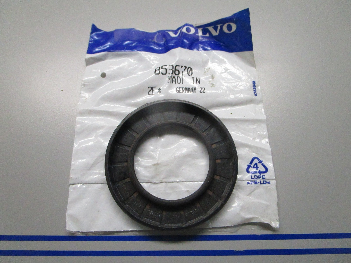 *NEW OEM* 0810 Volvo Penta Seal 853670
