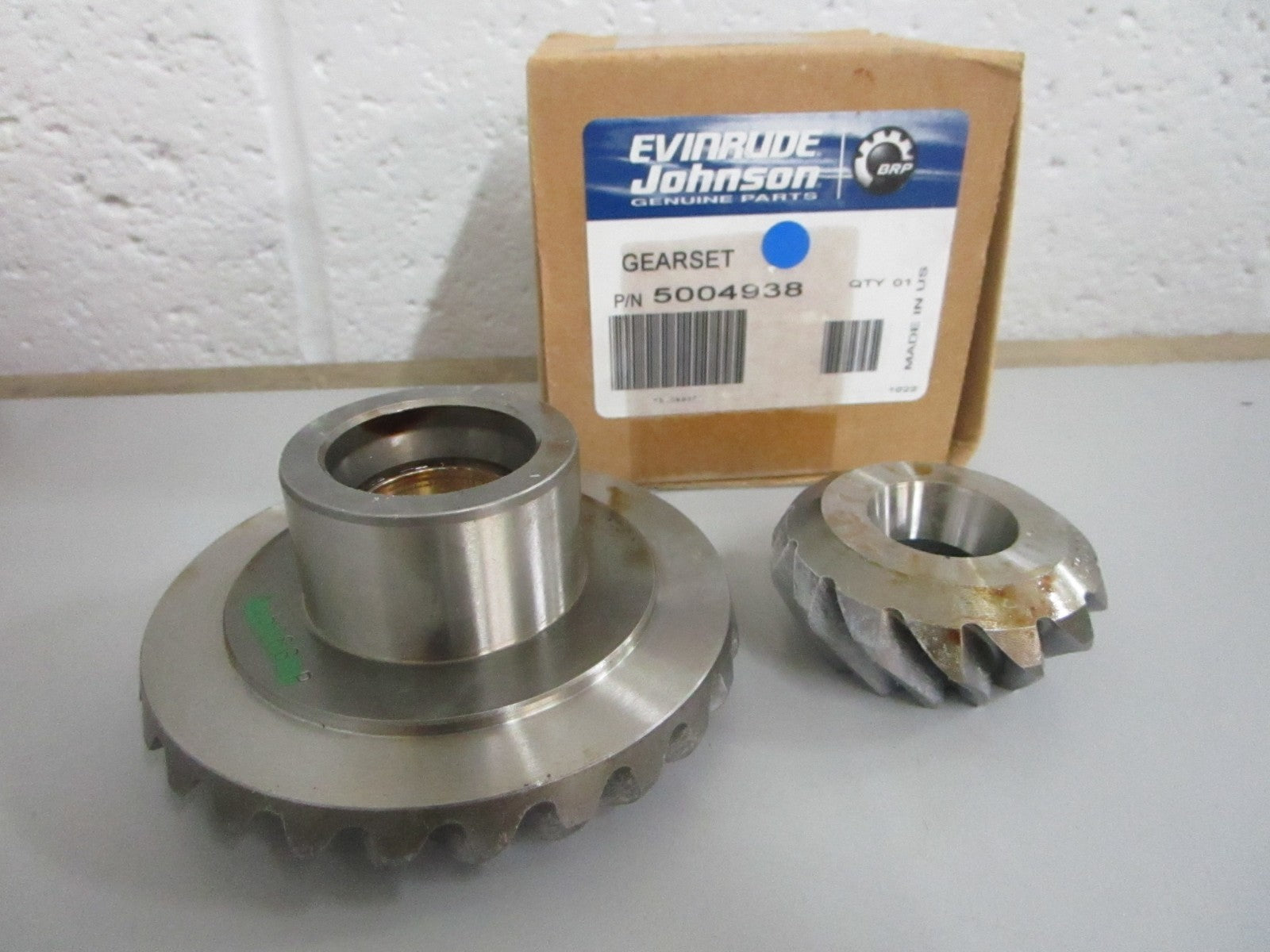 *NEW OEM* 0820 OMC Johnson Evinrude Gear Set 5004938