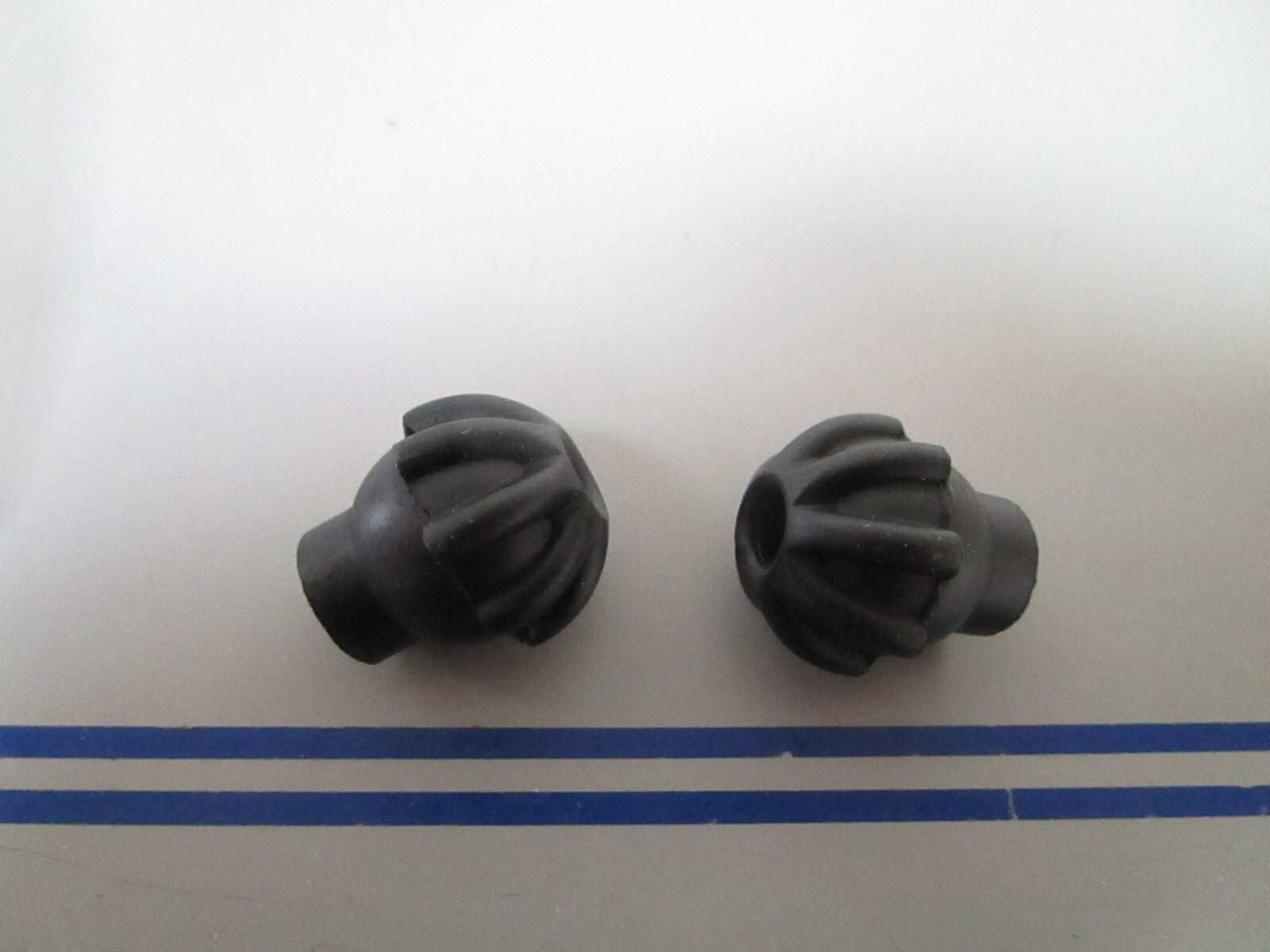 *NEW OEM* (LOT OF 2) 0770 OMC Johnson Evinrude Cover Mount 203885 0203885