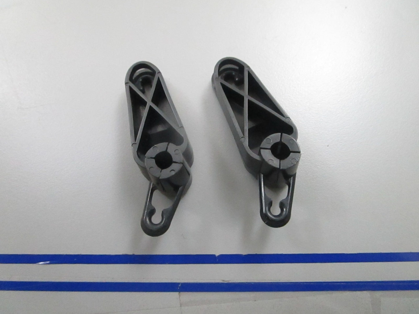*NEW OEM* (LOT OF 2) 0810 OMC Johnson Evinrude Adjustment Arm 315924 0315924