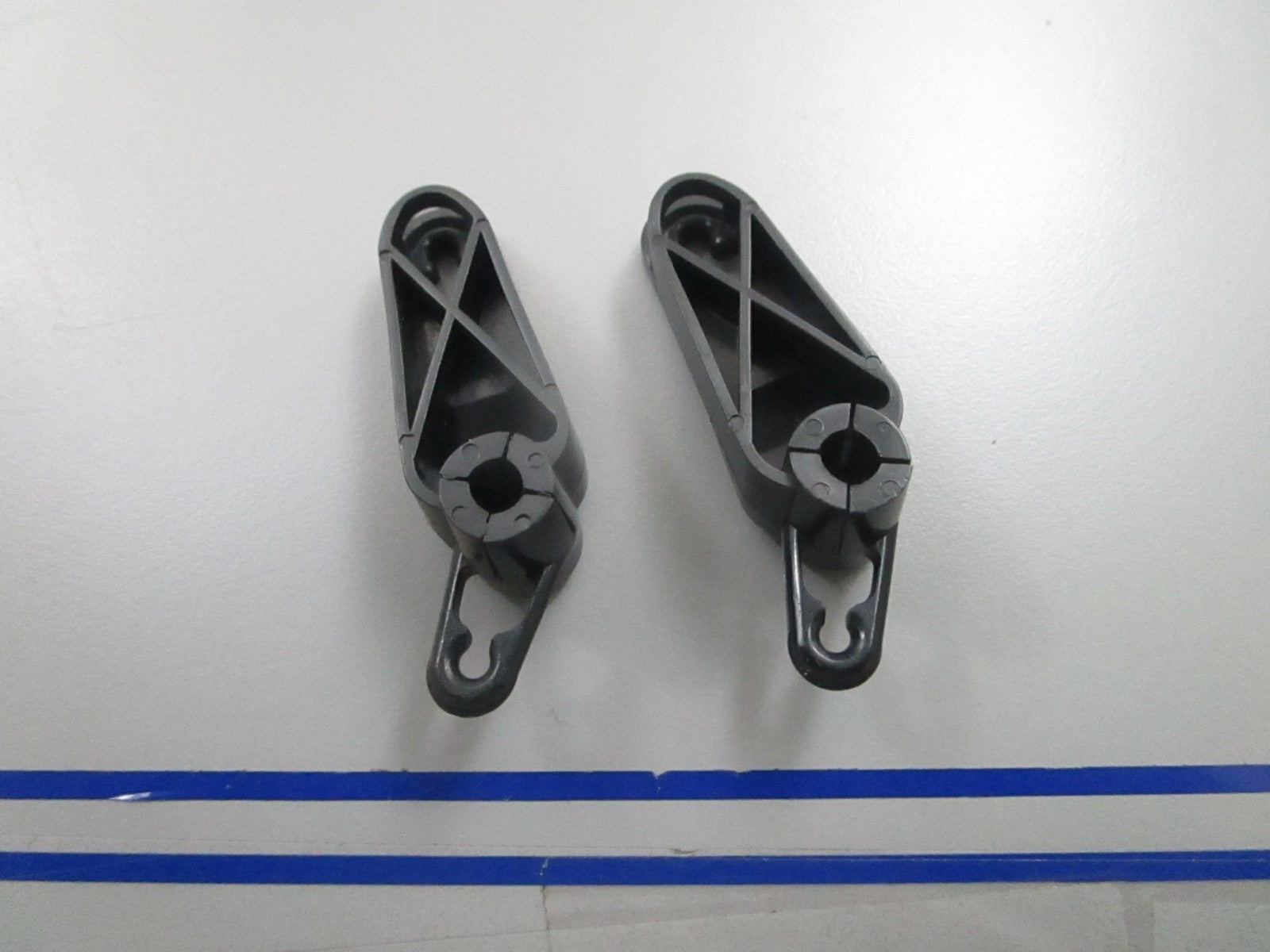 *NEW OEM* (LOT OF 2) 0810 OMC Johnson Evinrude Adjustment Arm 315924 0315924
