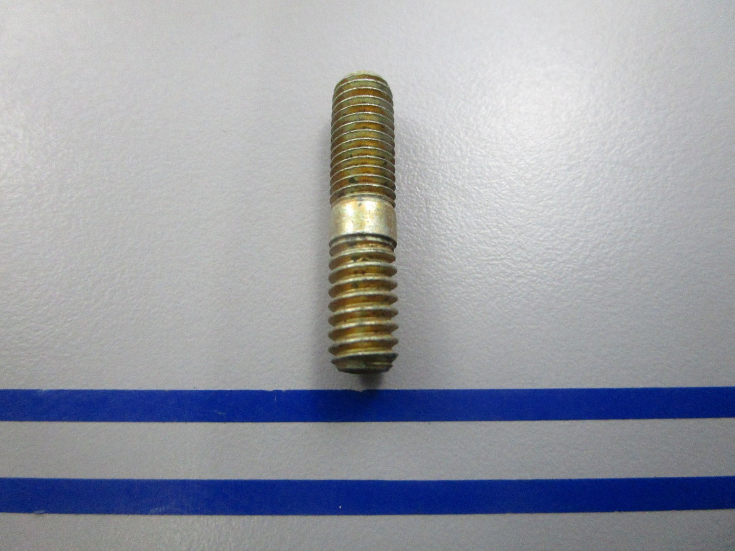 NEW OEM 314956 0314956 OMC Johnson Evinrude Stud 0810