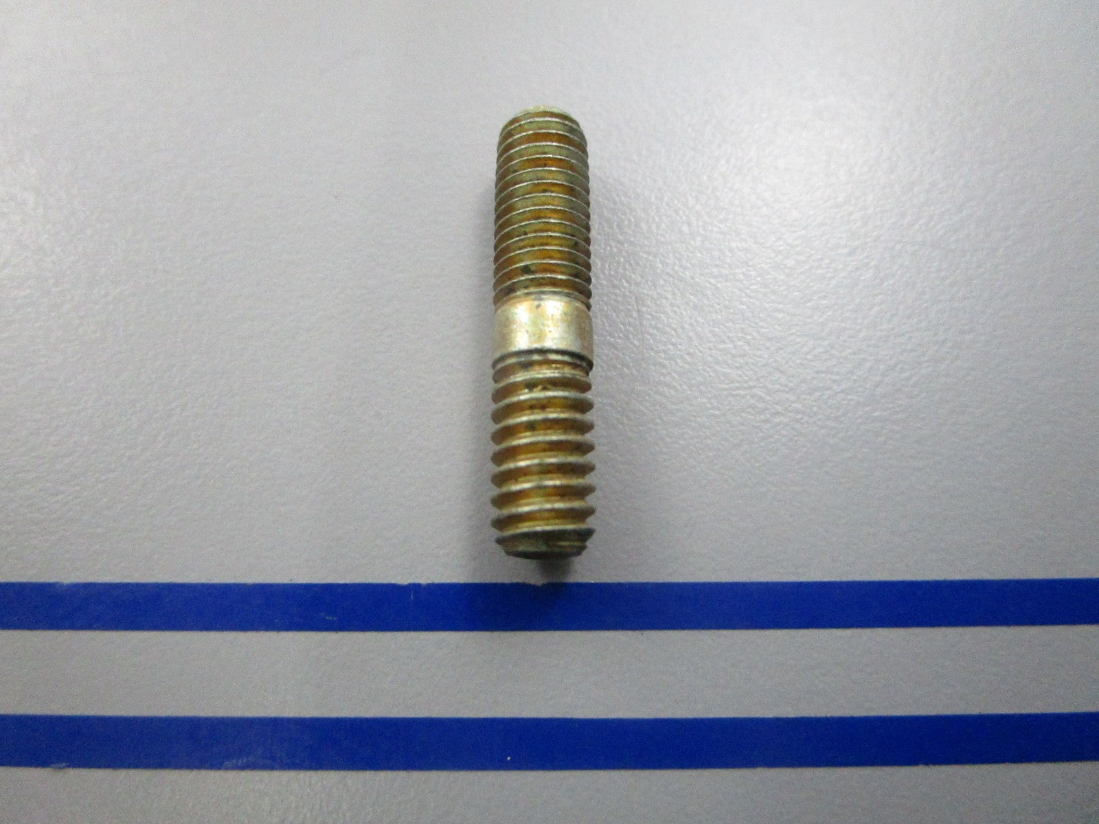NEW OEM 314956 0314956 OMC Johnson Evinrude Stud 0810