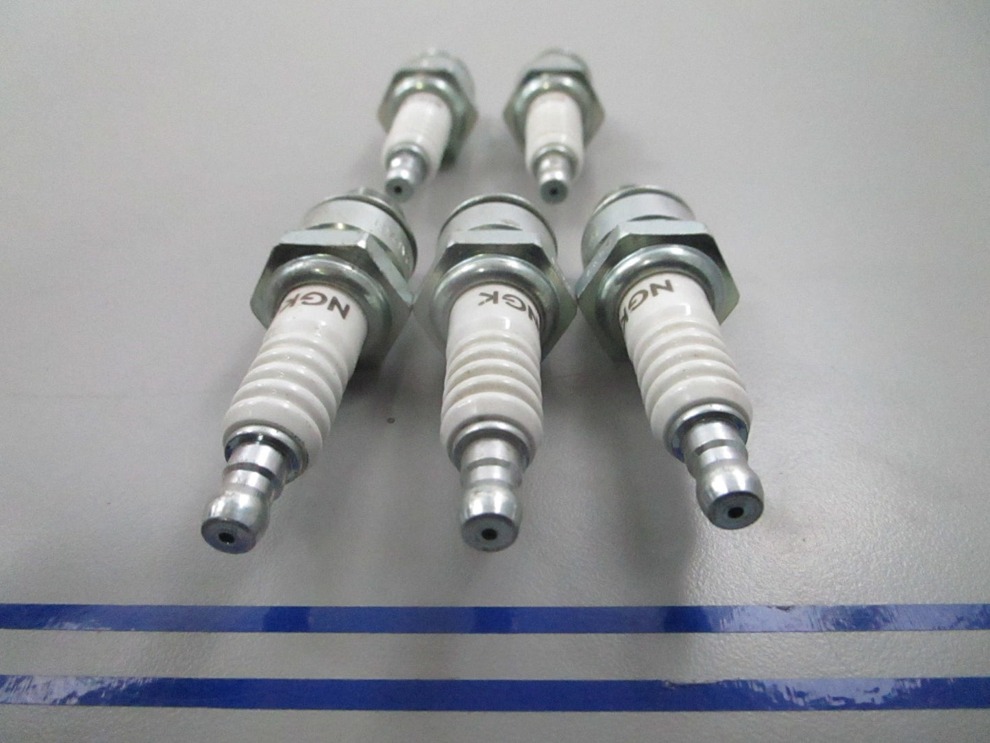 *NEW* (LOT OF 5) 0810 NGK Spark Plug BUHX