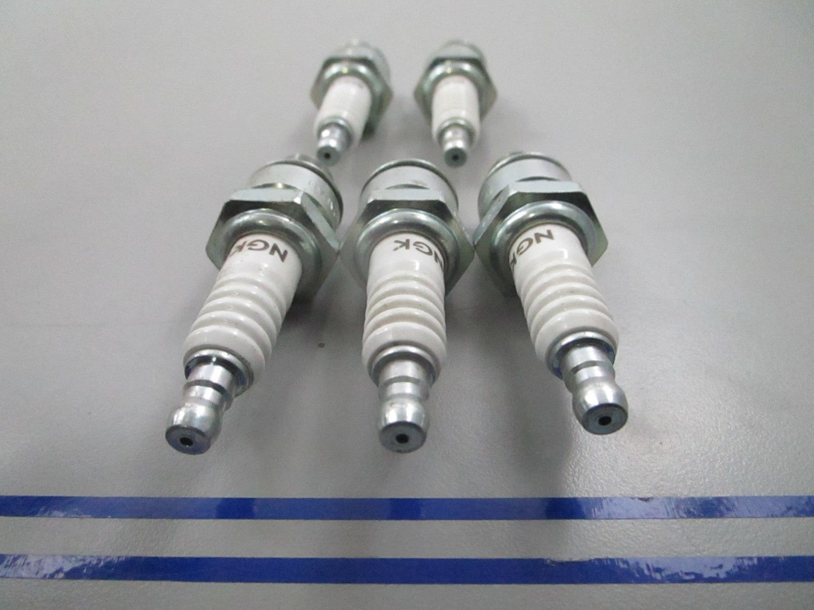 *NEW* (LOT OF 5) 0810 NGK Spark Plug BUHX