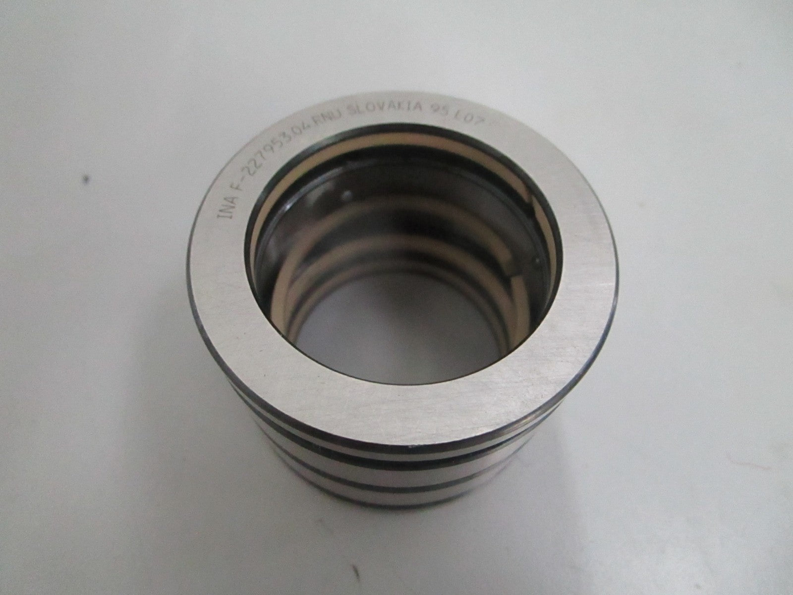 *NEW OEM* 0820 Volvo Penta Bearing 21747925