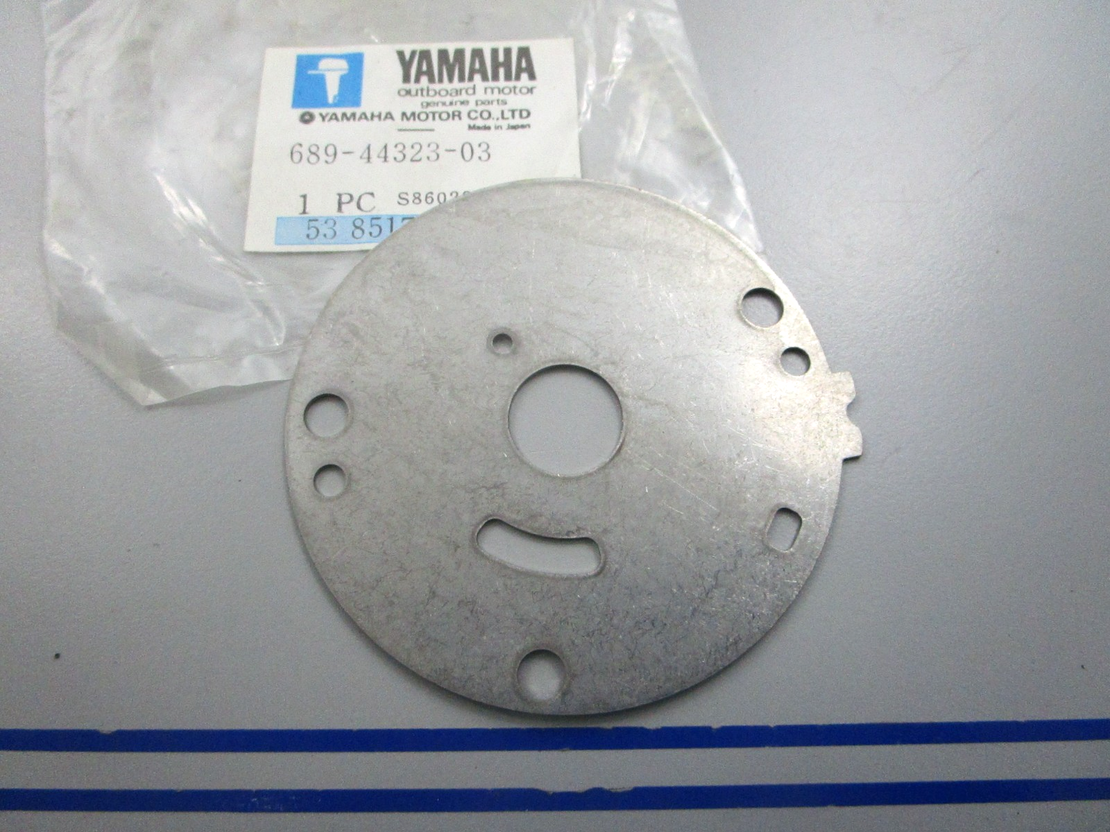 NEW OEM 689-44323-03-00 Yamaha Outer Plate 0810