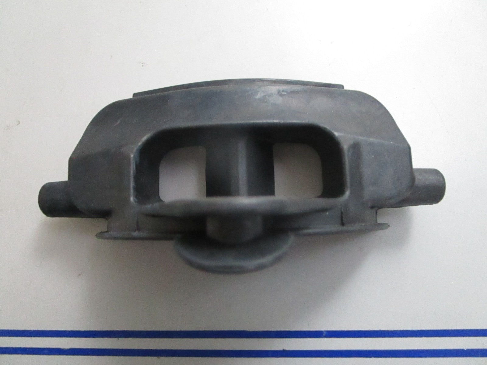 *NEW OEM* 0820 OMC Johnson Evinrude Grommet 350501 0350501