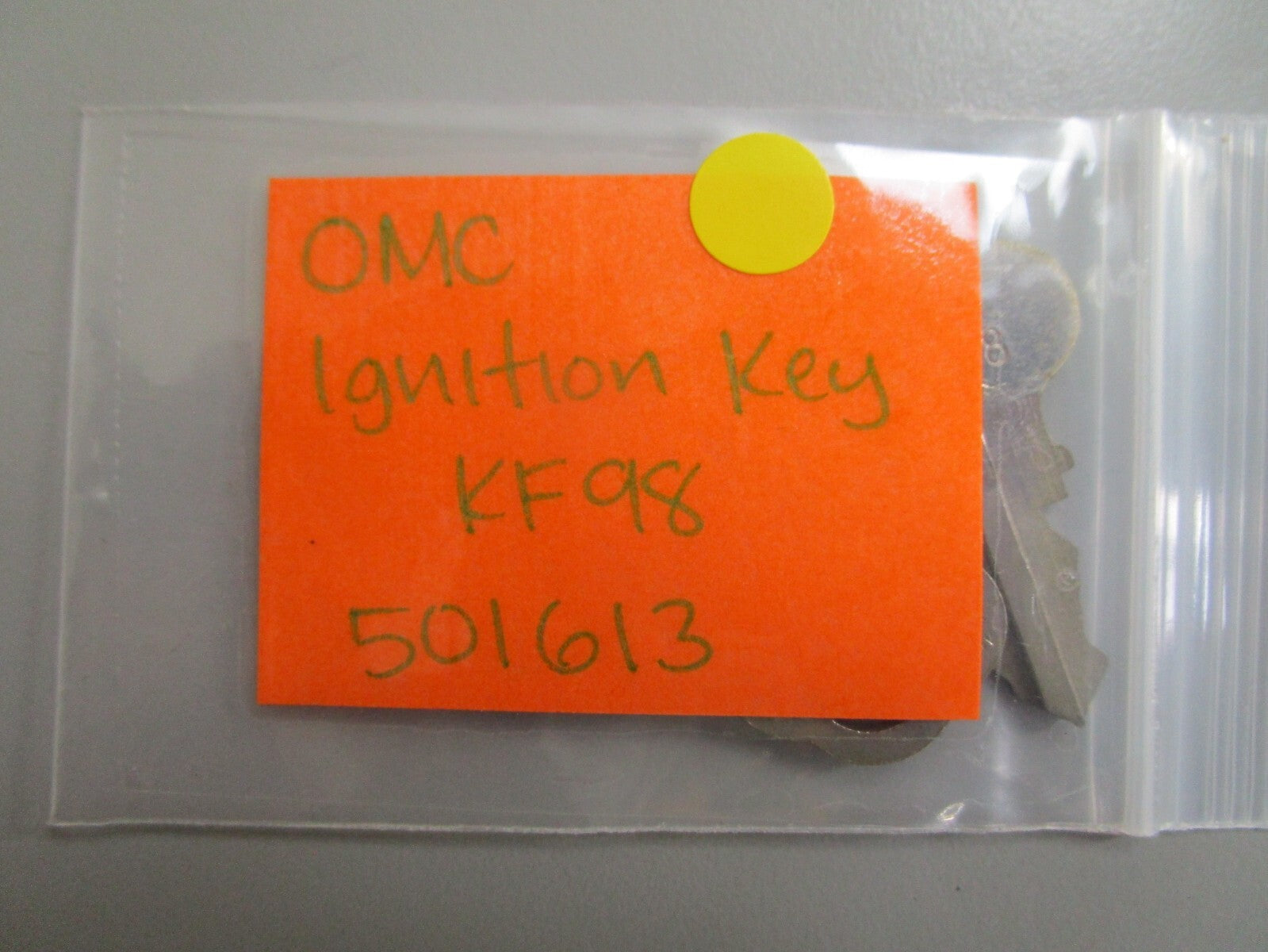 *NEW OEM* 0810 OMC Johnson Evinrude Ignition Key KF98 501613 0501613
