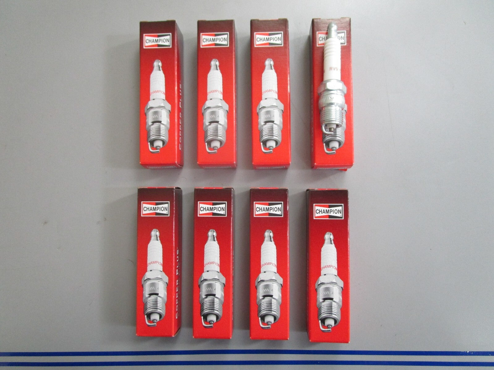 *NEW* (LOT OF 8) 0820 Champion Spark Plug RV9YC