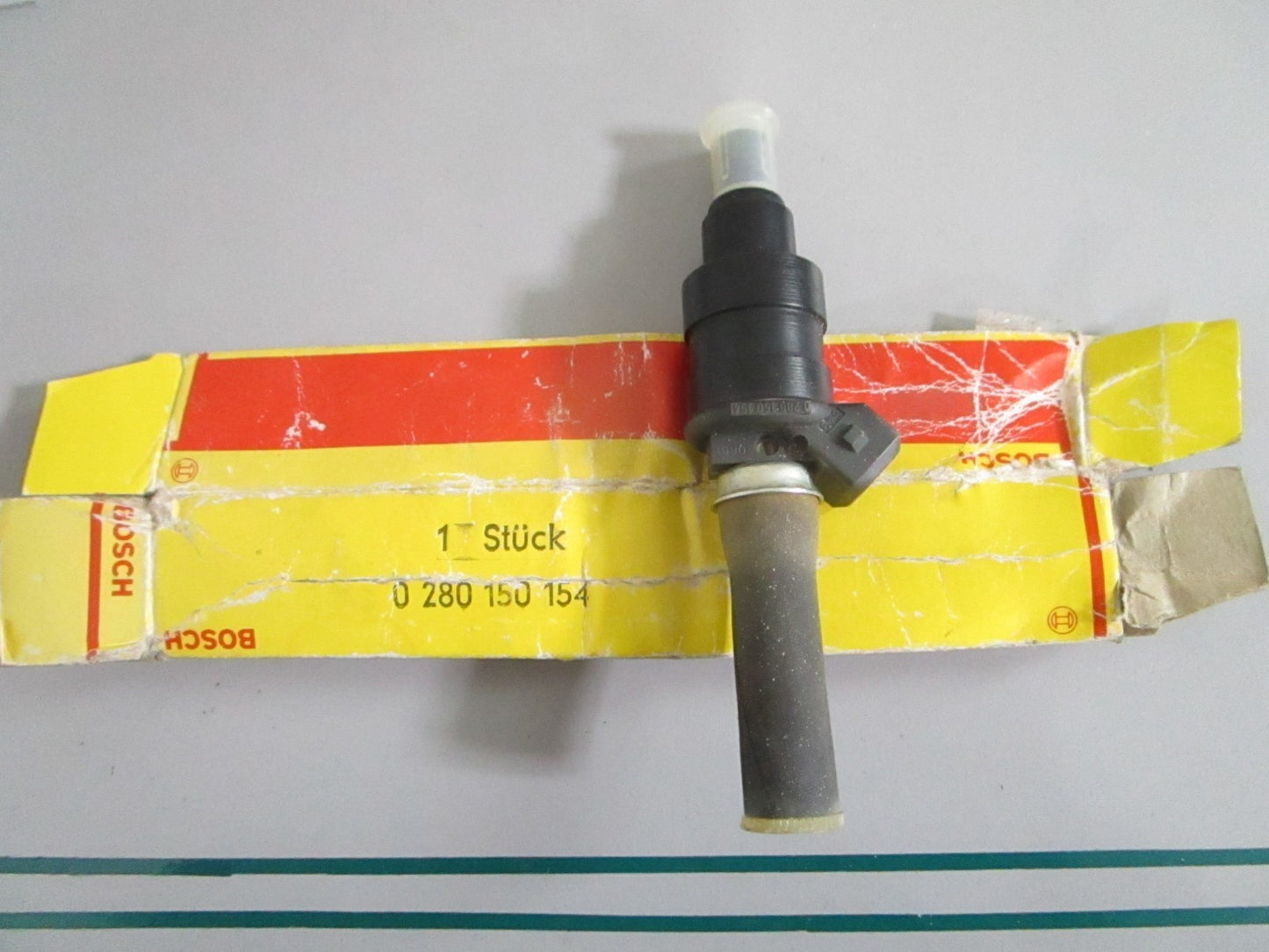 NEW OEM 0280150154 Bosch Fuel Injector 0820