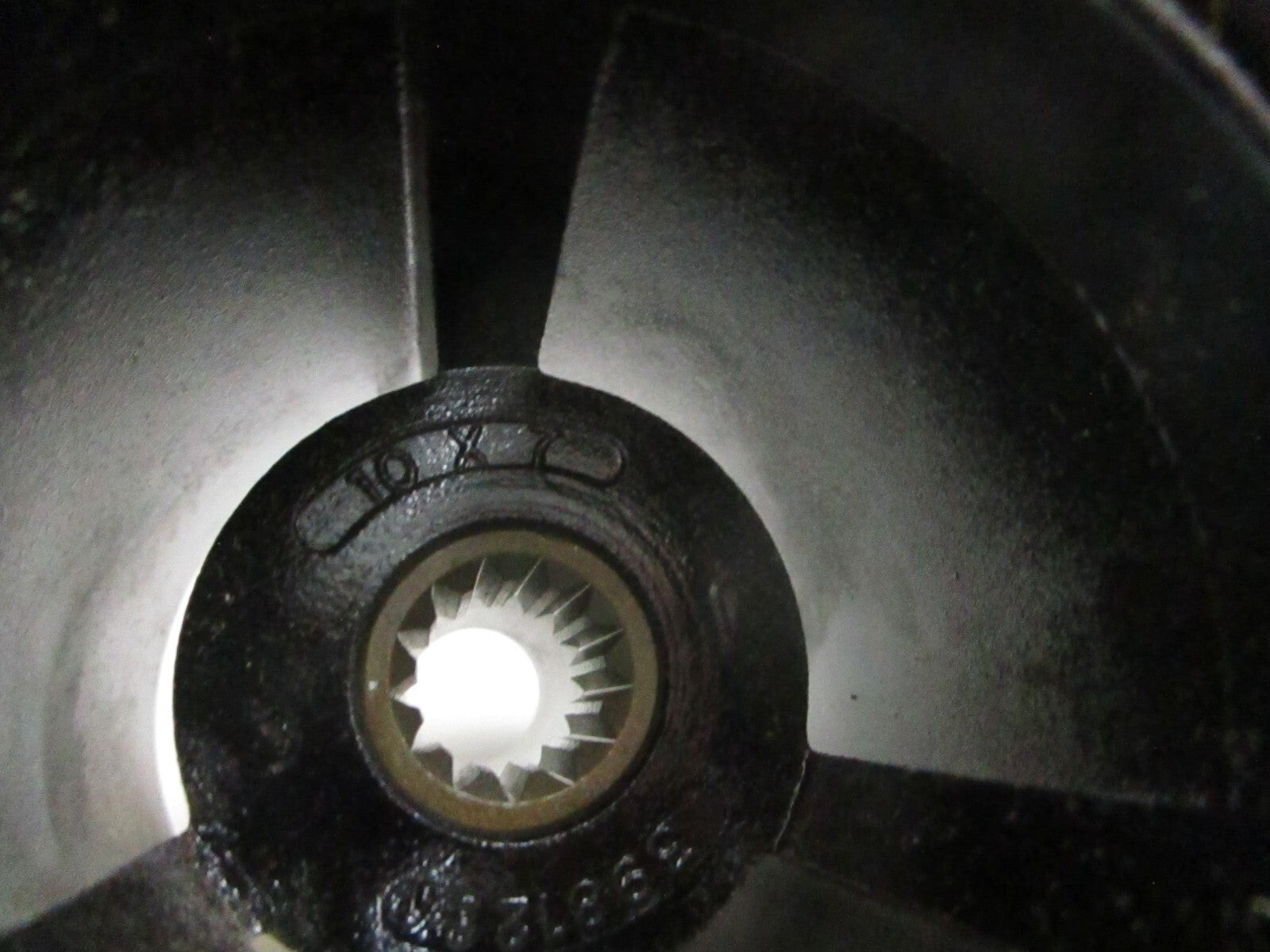 *NEW OEM* 0820 OMC Johnson Evinrude 9.9-15HP 10×7 Propeller 398126 0398126