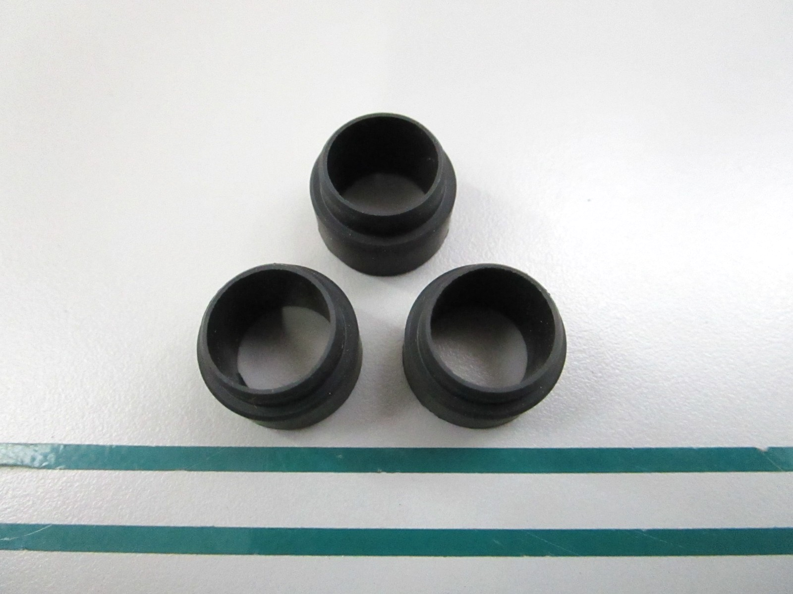 NEW OEM (LOT OF 3) 6T4-43885-00-00 Yamaha Grommet 0810