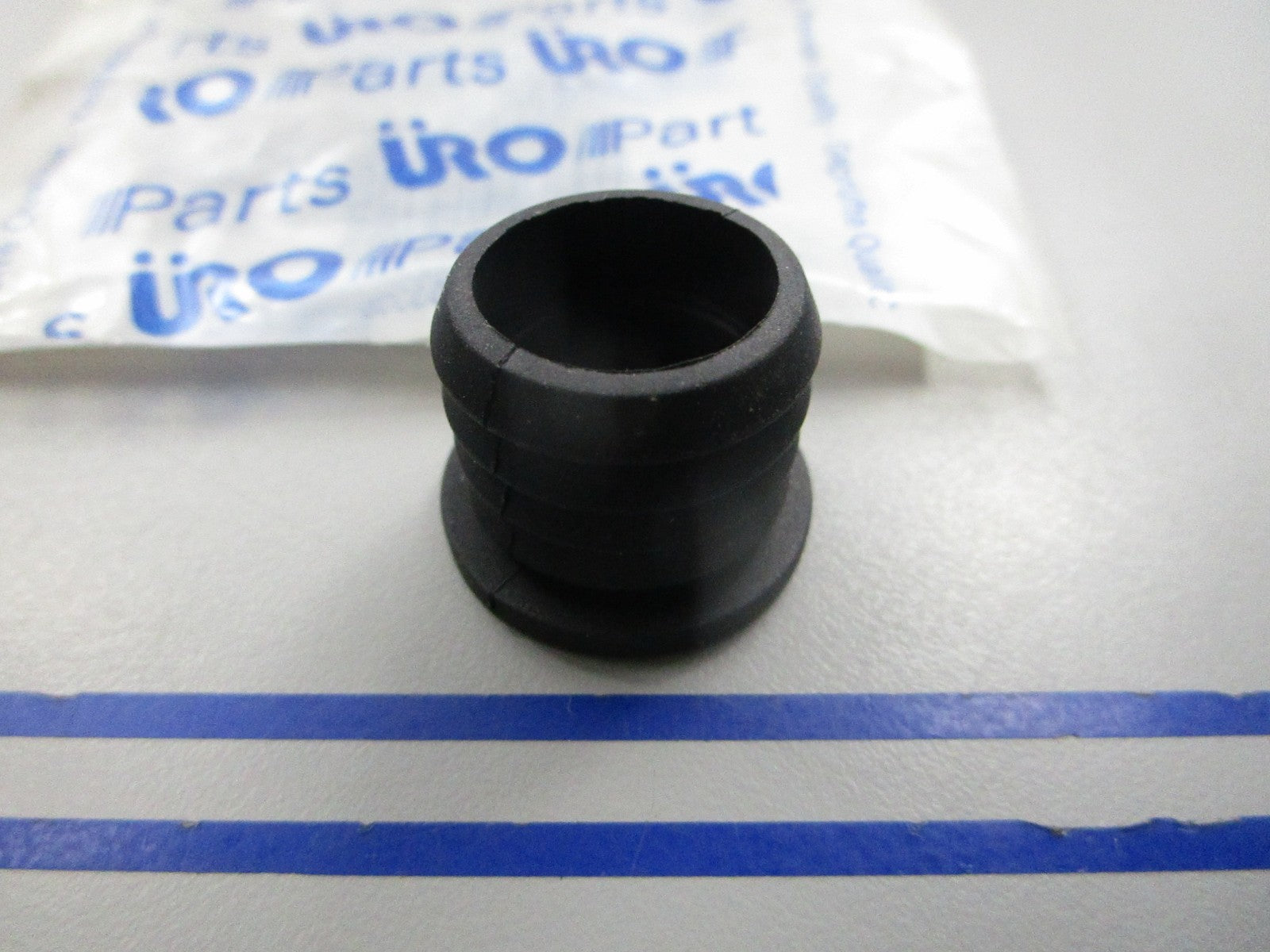 NEW 16131183912 URO Grommet 0810