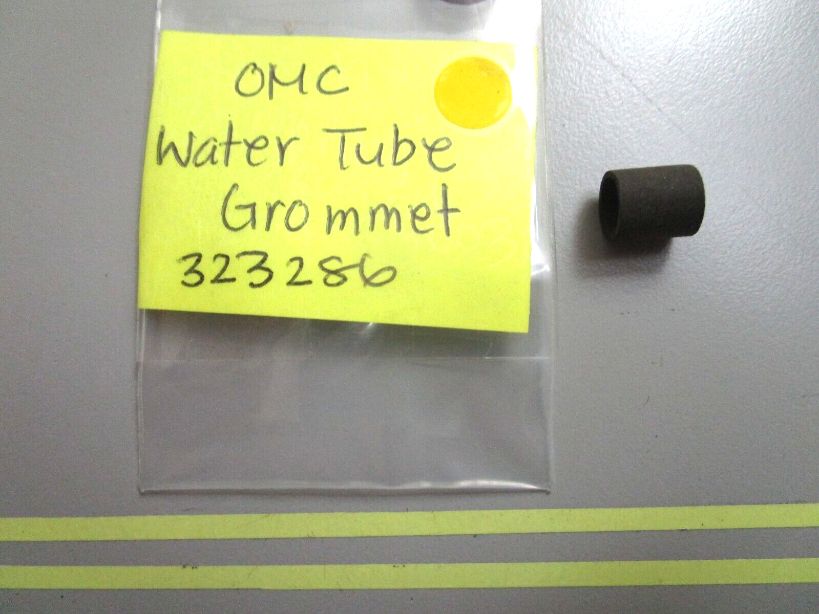 *NEW OEM* 0750 OMC Johnson Evinruide WATER TUBE GROMMET 323286 0323286