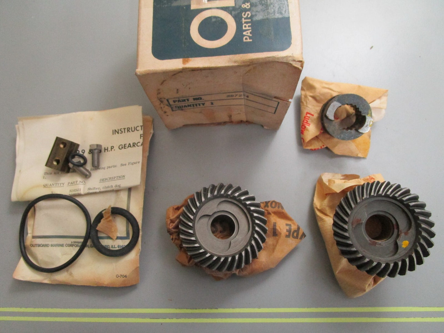 *NEW OEM* 0820 OMC Johnson Evinrude Gear Set 387254 0387254