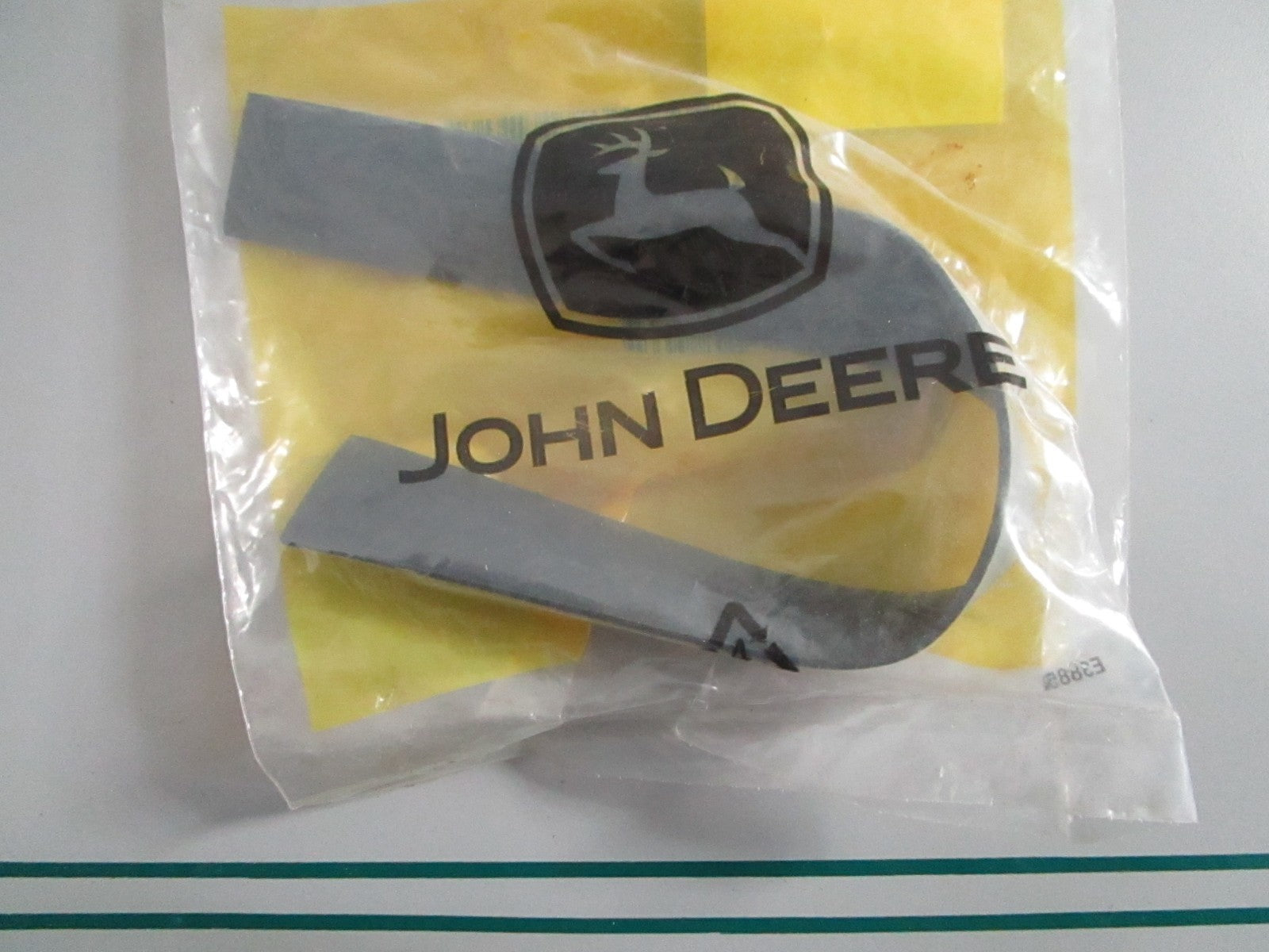 NEW OEM M140775 John Deere Pad 0820