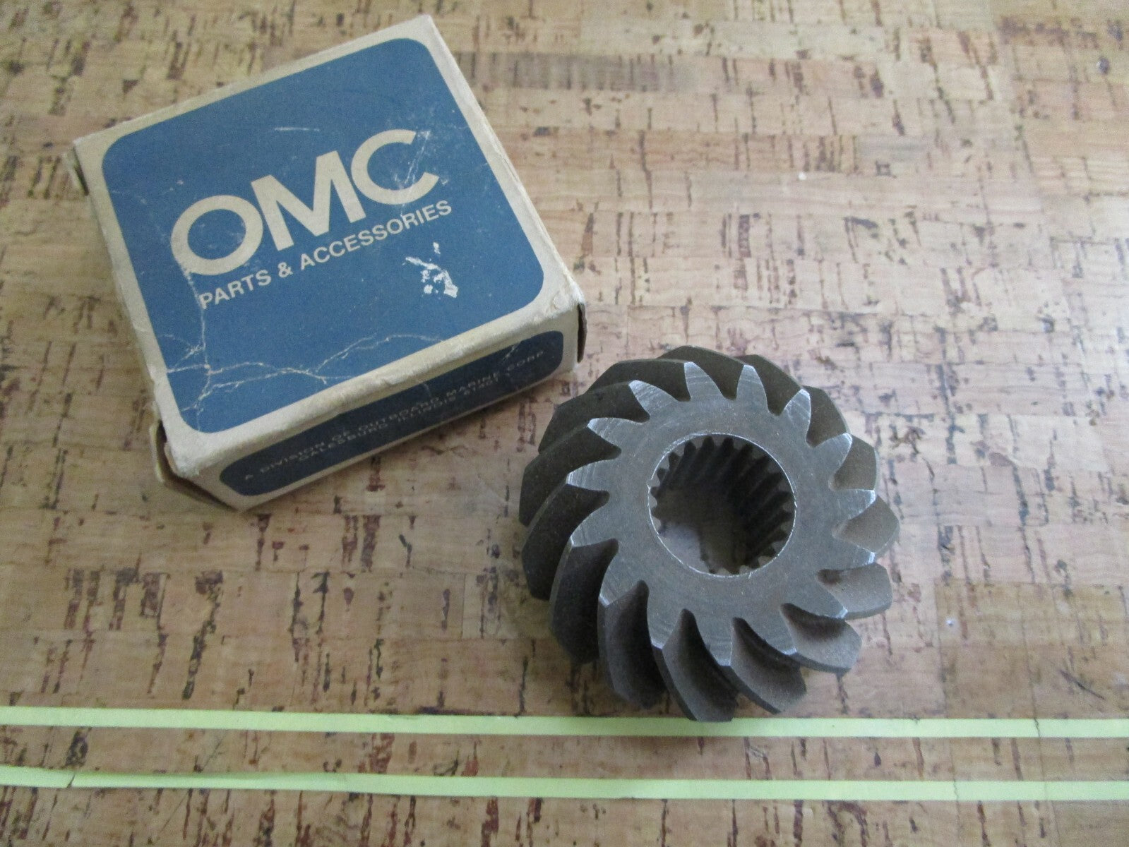 *NEW OEM* 0810 OMC Johnson Evinrude Pinion Gear 312698 0312698