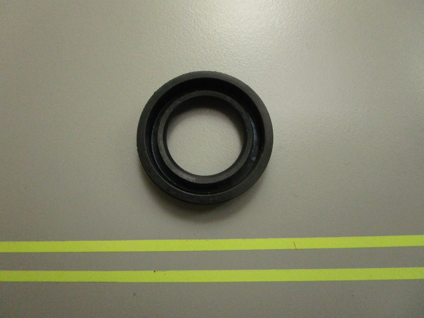 *NEW OEM* 0810 Mercury Quicksilver Seal 26-82233M