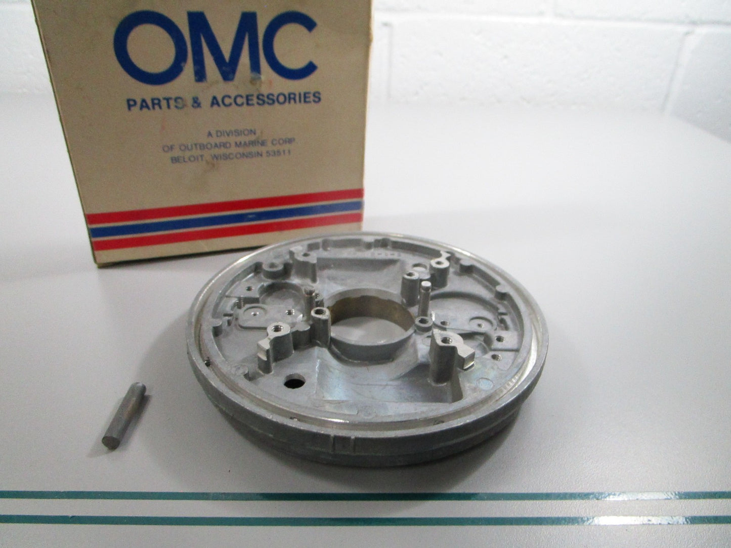 NEW OEM 581131 0581131 OMC Johnson Evinrude Armature Plate 0810