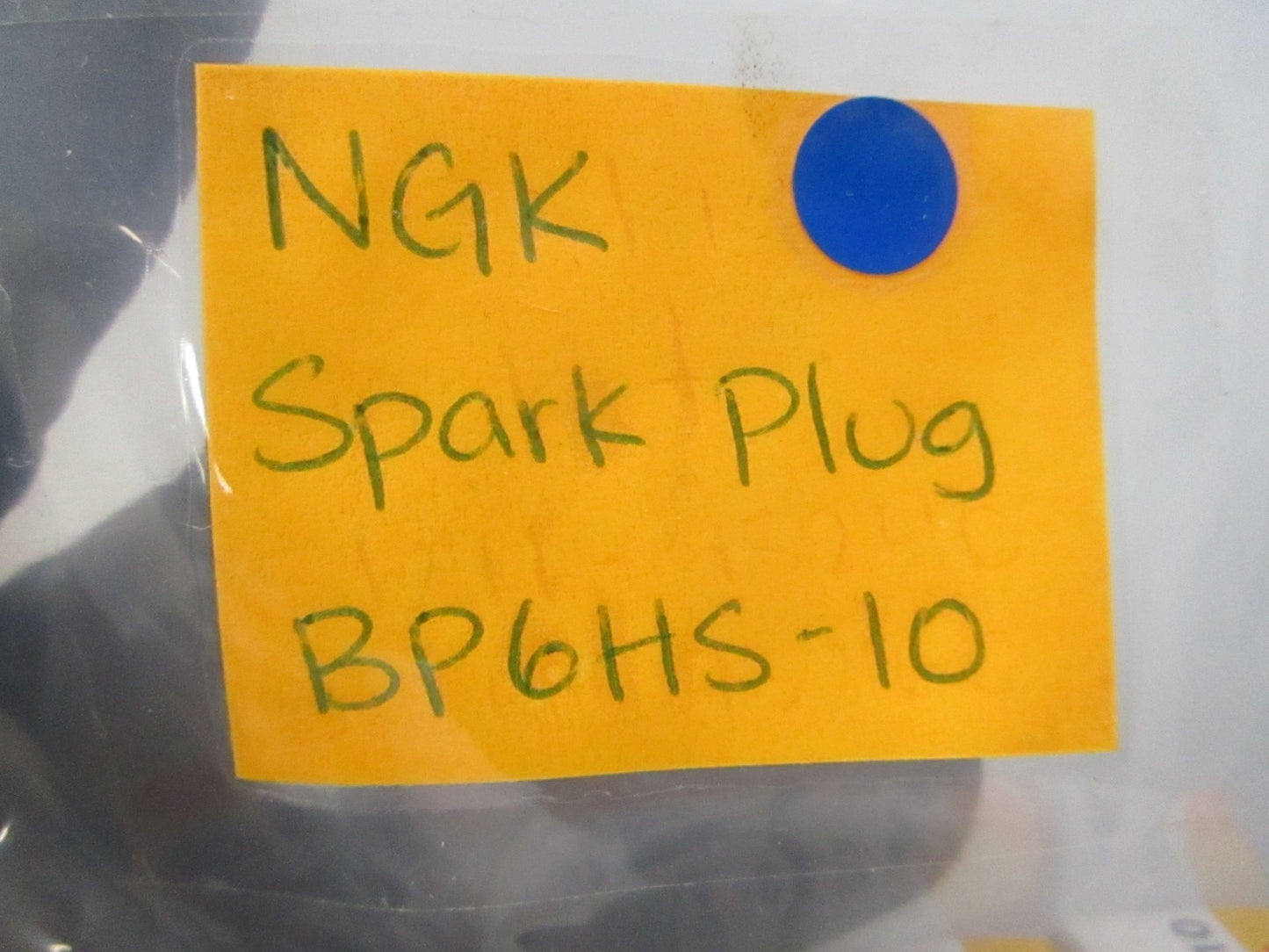 NEW (LOT OF 4) BP6HS-10 NGK Spark Plug 0810