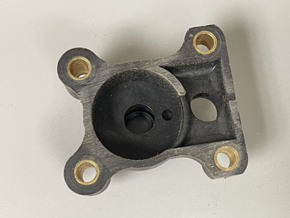 NEW OEM 388289 Johnson Evinrude Water Pump Impeller Housing 0670