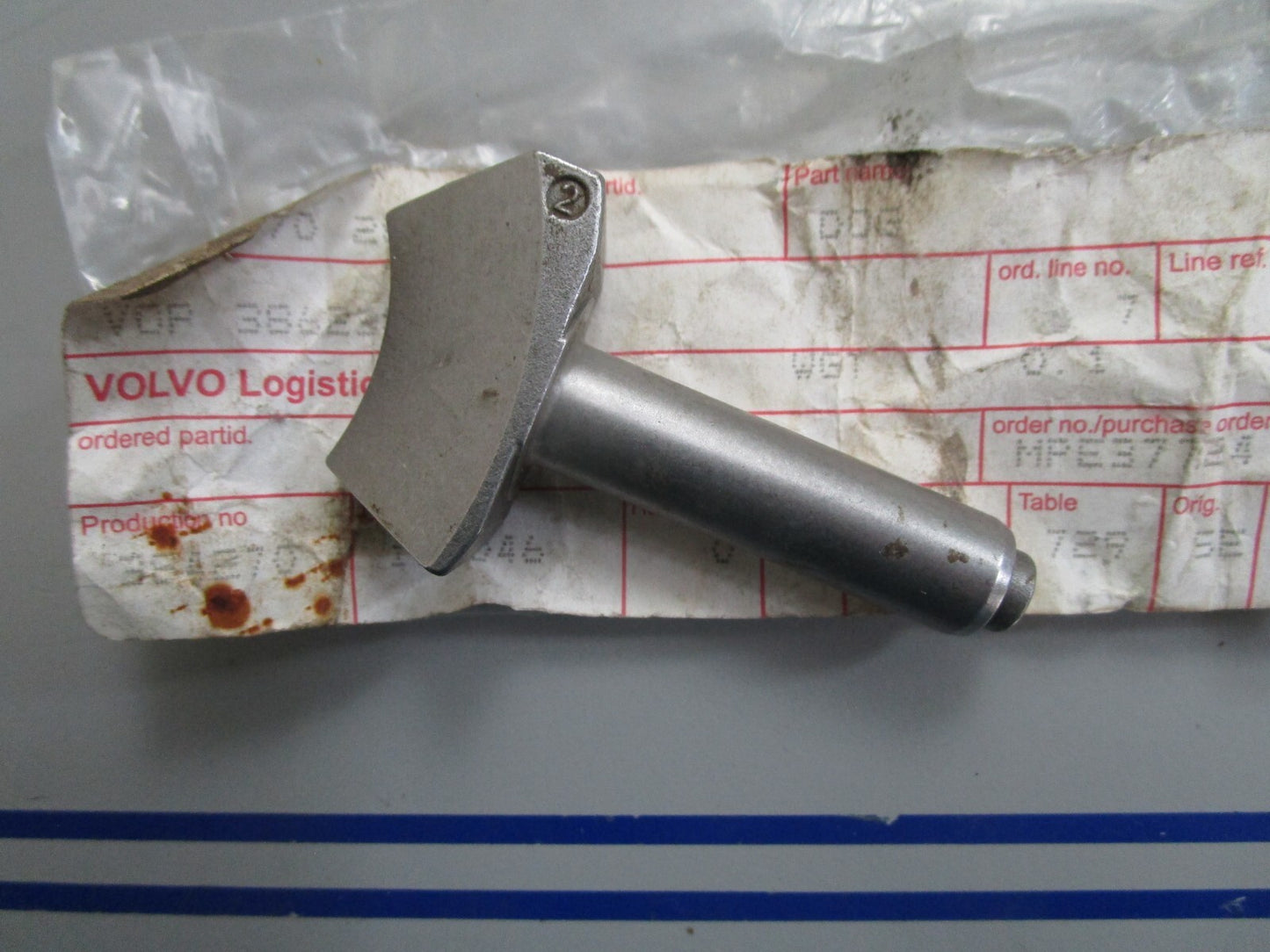 *NEW OEM* 0820 Volvo Penta Dog 3862387