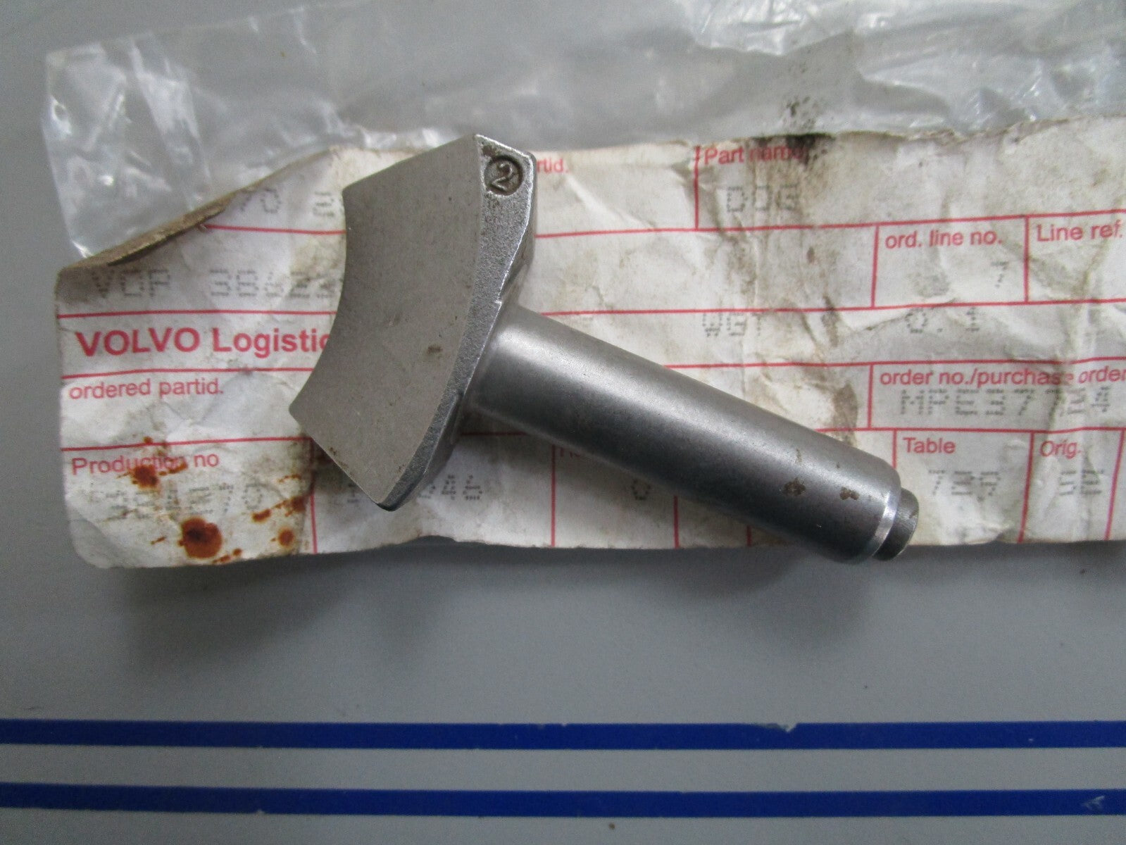 *NEW OEM* 0820 Volvo Penta Dog 3862387