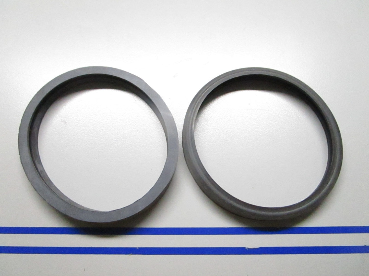*NEW OEM* (LOT OF 2) 0810 Volvo Penta Gasket 855423