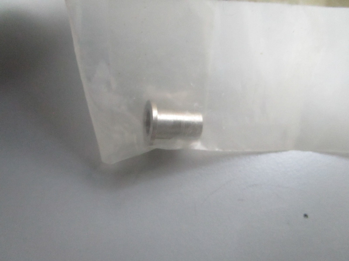 *NEW OEM* 0810 Volvo Penta Rivet Nut 853760