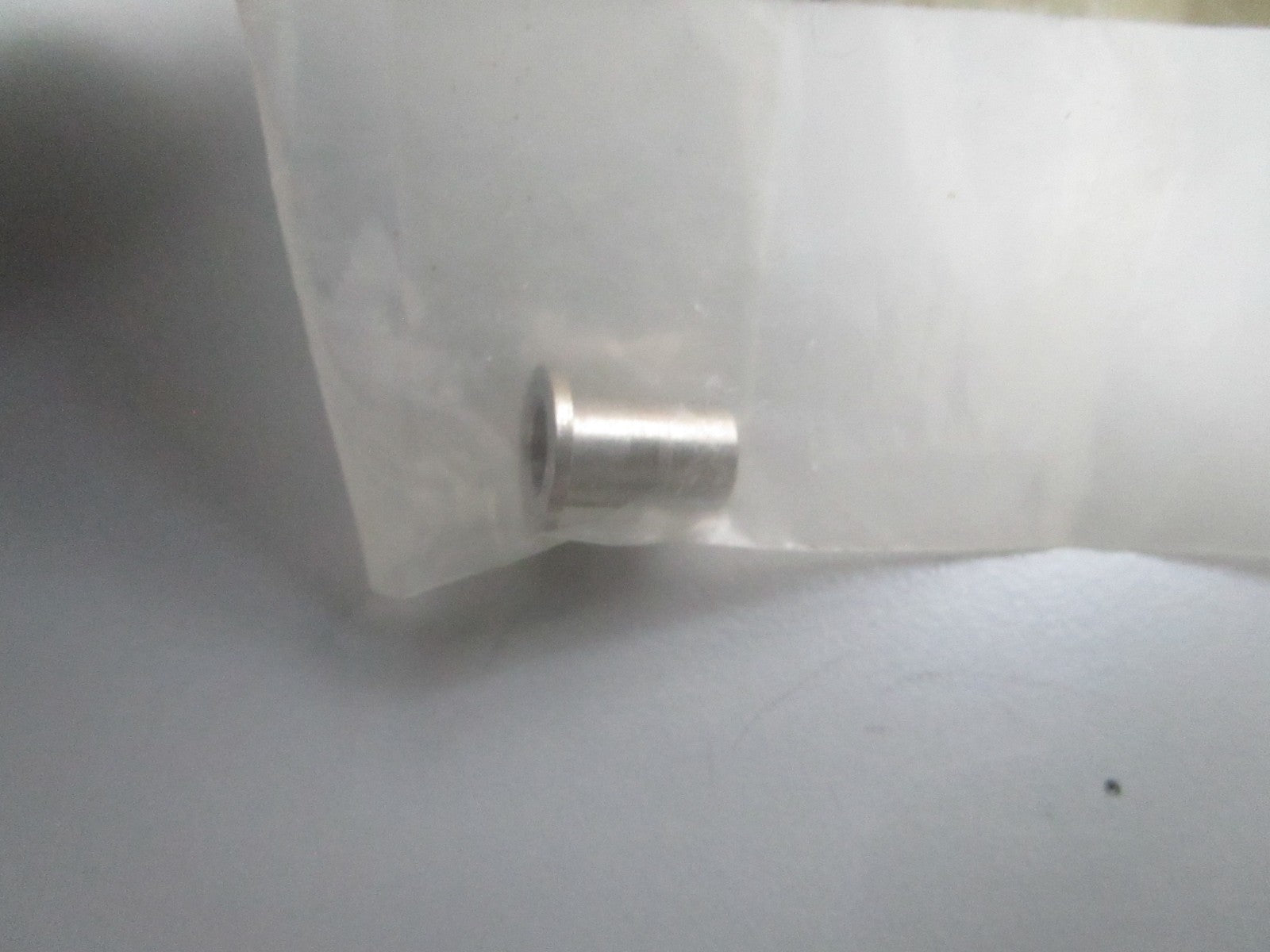 *NEW OEM* 0810 Volvo Penta Rivet Nut 853760